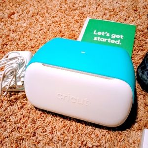 NWOB Cricut Joy with bag and card bundle